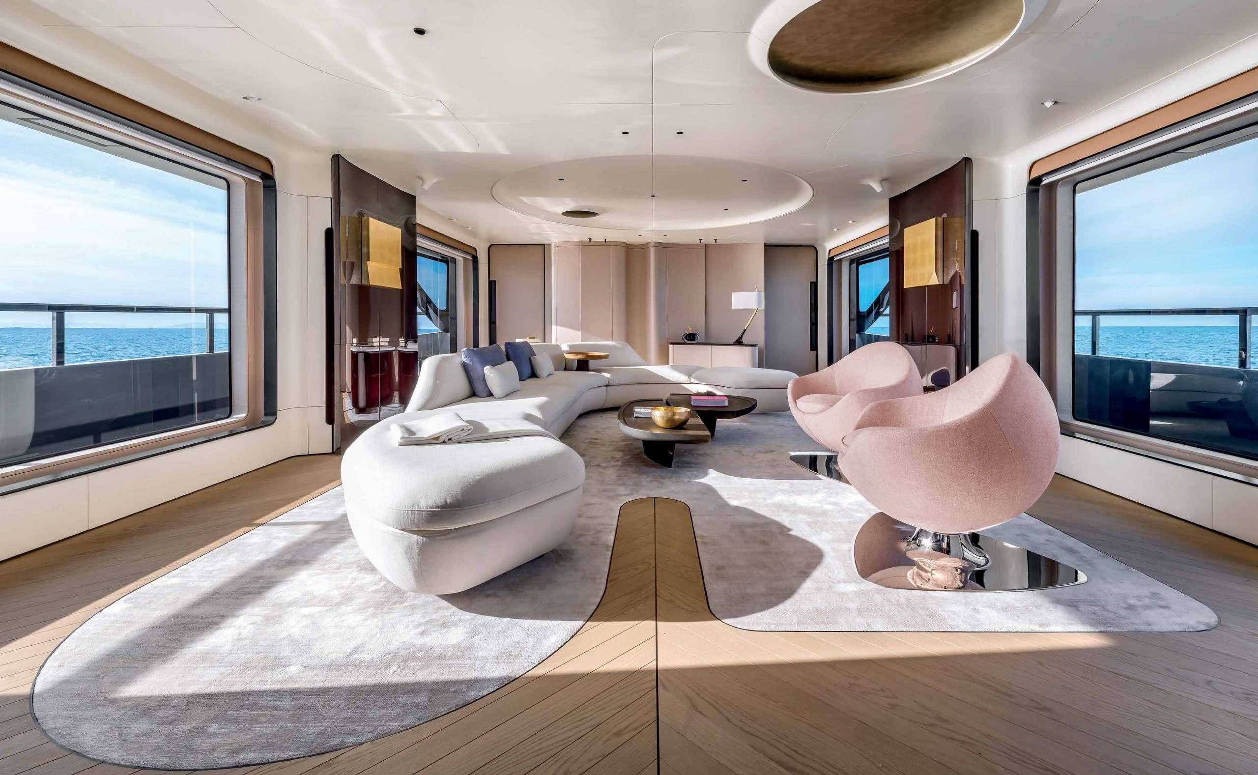 Azimut Trideck 38m main saloon