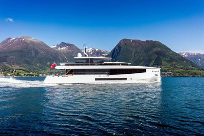 Feadship Full Custom Gray Cliffs