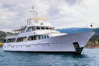 Feadship Full custom Gin tonic
