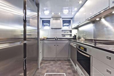 Mangusta Maxi Open 92 L'Esperance <b>Interior Gallery</b>