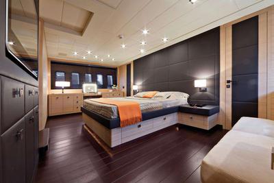 Mangusta Maxi Open 92 L'Esperance <b>Interior Gallery</b>