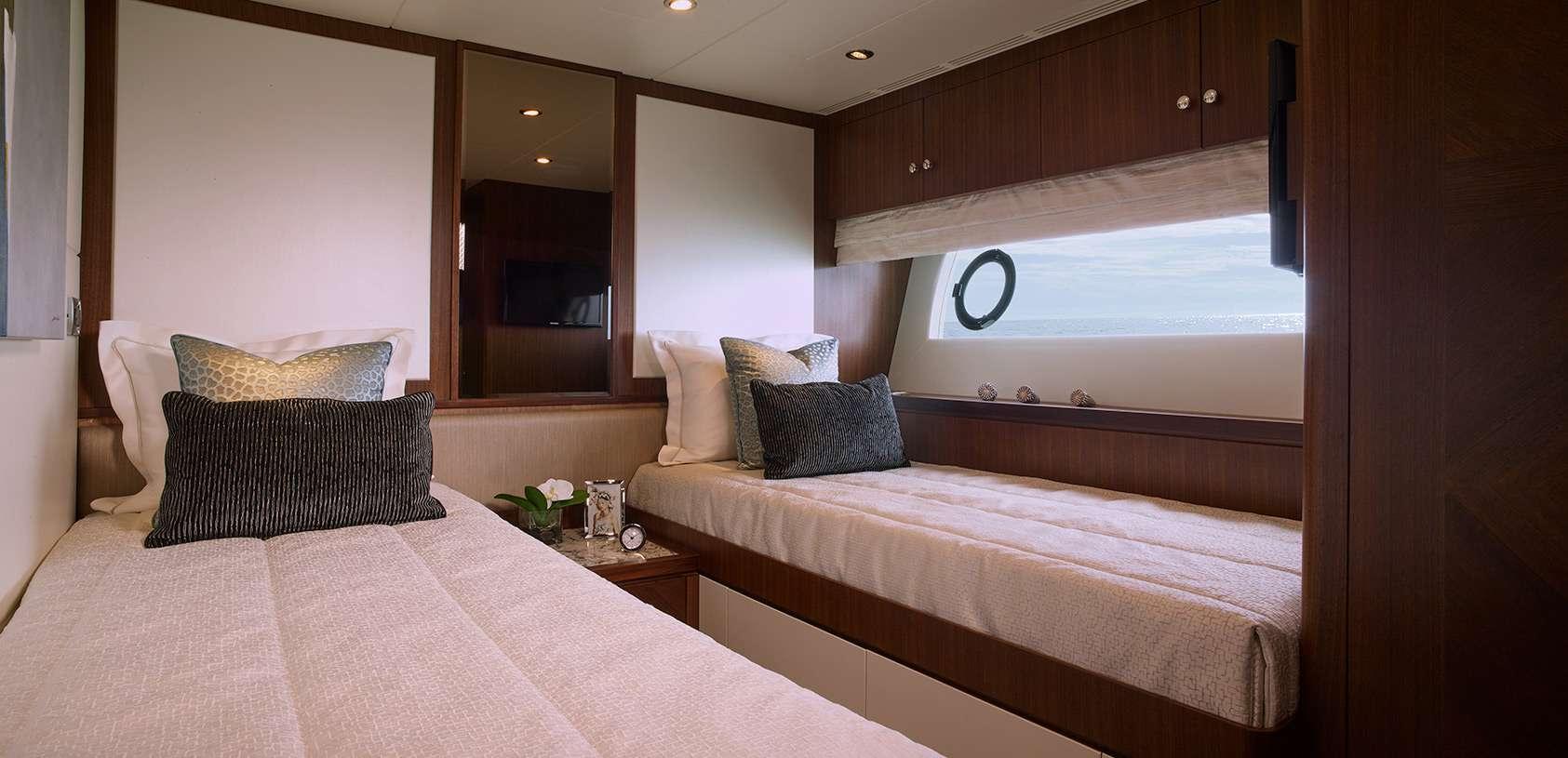 Ocean Alexander 100 skylounge Wine Down <b>Interior Gallery</b>